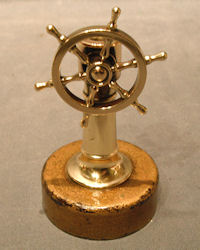 Ships Wheel Cigar Cutter   SA23